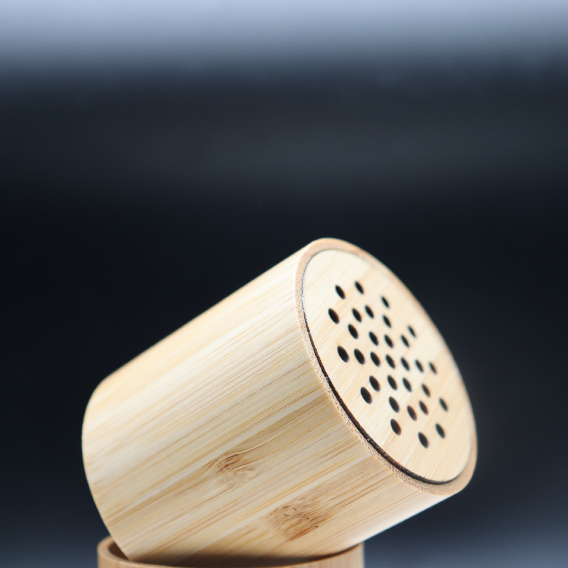 Wholesale Portbale Bamboo Round Wireless 3W Bluetooth Speaker