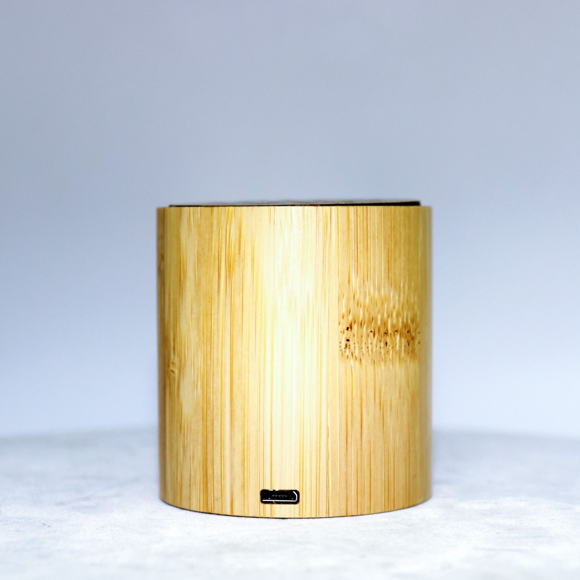 Wholesale Portbale Bamboo Round Wireless 3W Bluetooth Speaker